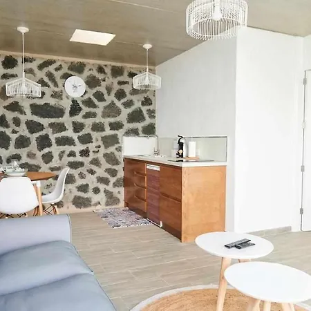 לינה וארוחת בוקר Bene Lanzarote 3*